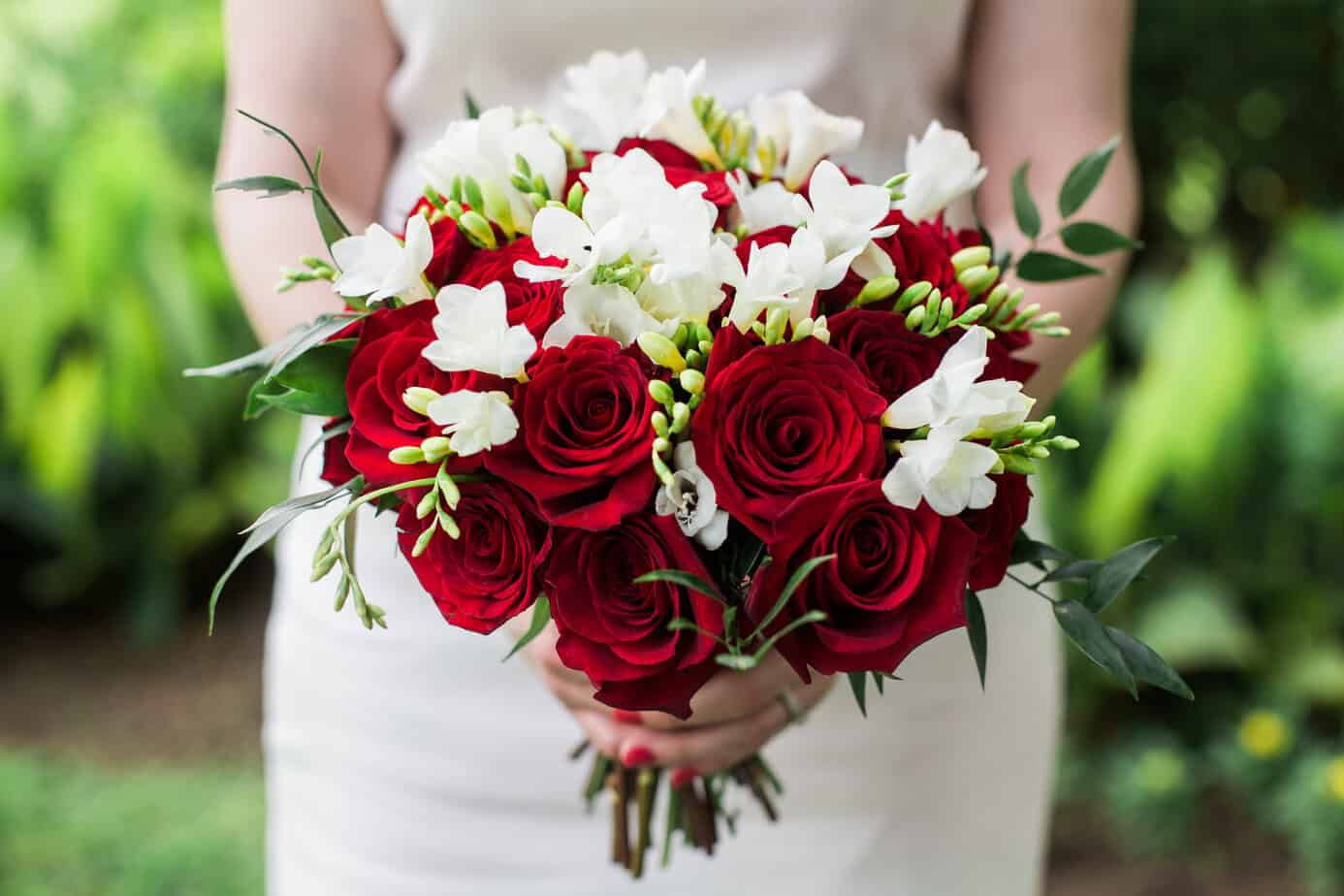 red roses and white lillies bouquet